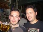 Iván y Guille con sus cervezas de medio litro